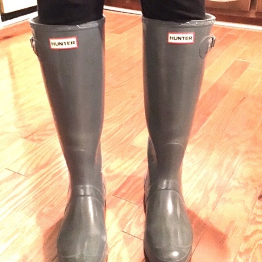 Used hunter boots light gray